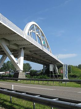 Vraag 4: Waar ligt de Walfridusbrug?